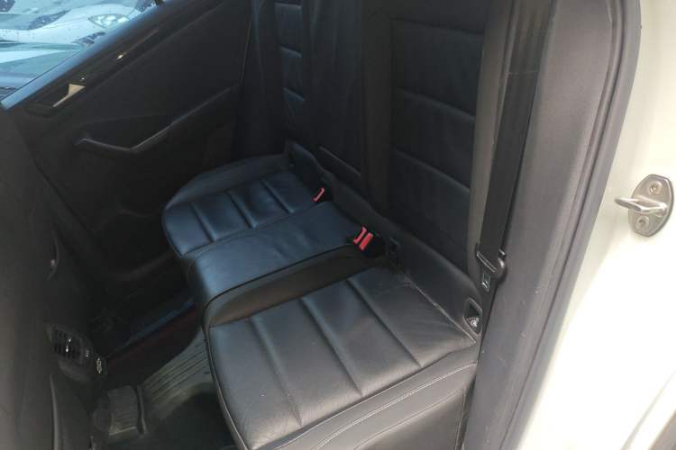 Used Volkswagen T-ROC 2022 280TSI DSG Two-Wheel Drive Elite PLUS Left Rear Seat