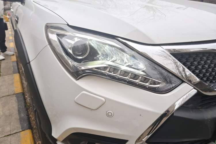 Used BYD Tang New Energy 2015 2.0T Four-Wheel-Drive Flagship Model