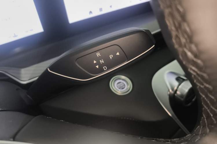 Used EXEED Lingyun 2024 300T Two-Wheel Drive Starlight Edition Gear Lever