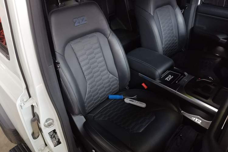 Used 212 T01 2024 2.0T Explorer Right Front Seat