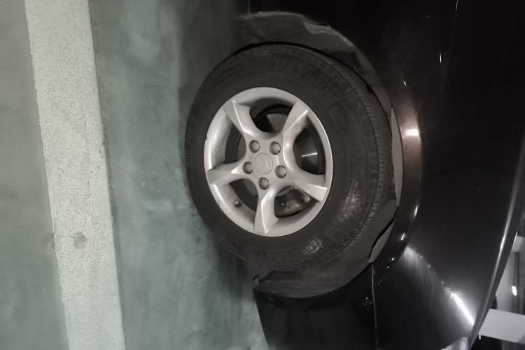 Used Geely Auto Classic Emgrand 2013 Sedan 1.5L Manual Entry-Level Model Right Front Wheel Hub