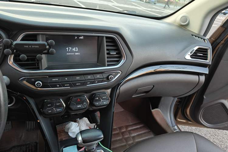 Used GAC Trumpchi GS4 2015 200T G-DCT Luxury Edition Audio And AC Panel