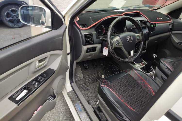 Used BAIC Weiwang M20 2017 1.5L M20S Basic Version DAM15DL Driver Seat