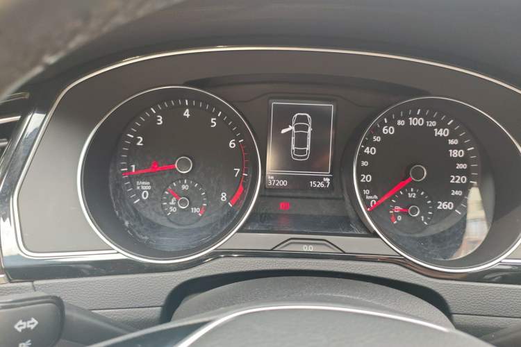 Used Volkswagen Magotan 2019 330TSI DSG Luxury Version China VI Standard Odometer Close Up