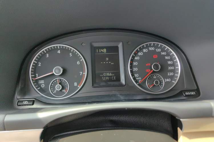 Used Volkswagen Touran 2011 1.4T Manual ZhiShang Edition 5-seater
