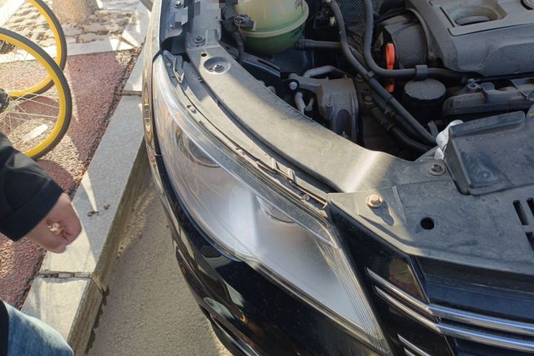 Used Volkswagen Tiguan 2010 2.0 TSI Automatic All-Wheel Drive Flagship Edition Right Front Headlight