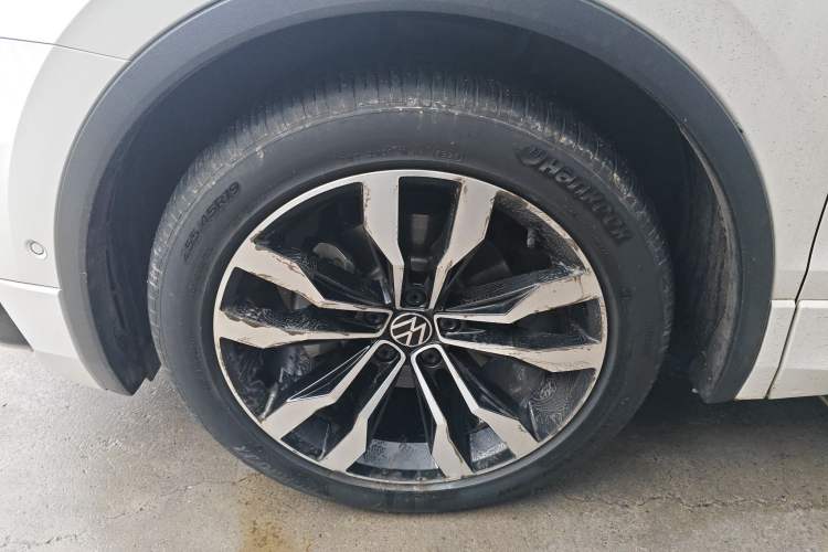 Used Volkswagen Tiguan L 2021 330TSI Automatic Two-Wheel Drive R-Line Enhanced Edition
