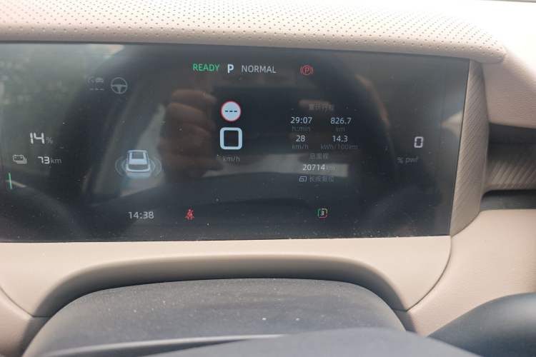 Used MG ES5 2025 525max Rear-Drive Intelligent Driving Version Odometer Close Up