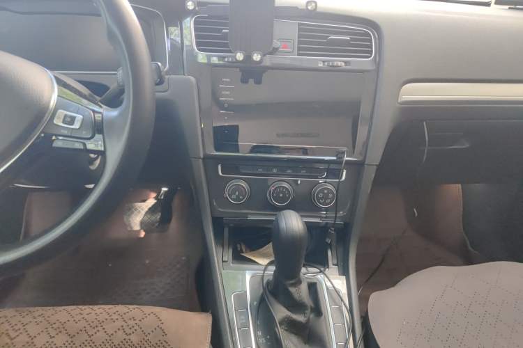 Used Volkswagen Golf 2020 280TSI DSG Comfort Version Audio And AC Panel