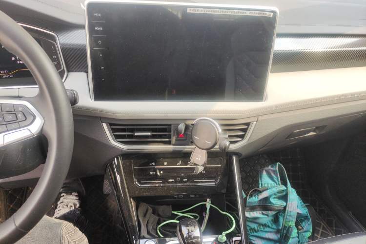 Used Volkswagen Tayron 2023 280TSI Two-Wheel-Drive Luxury Plus Advanced Version Audio And AC Panel