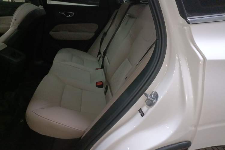 Used Volvo XC60 2026 B5 4x4 Smart Luxury Edition