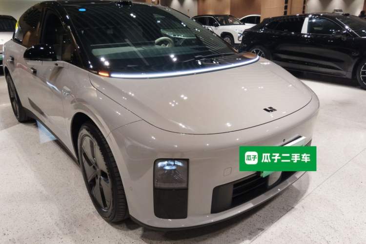 Used Li Auto i6 2025 Model Two-Wheel-Drive Standard Type Front Right 45 Deg