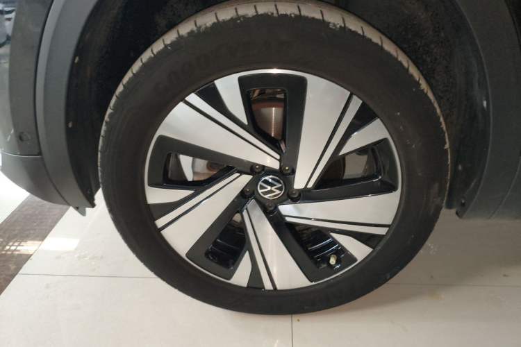 Used Volkswagen Teramont 2023 380TSI Four-Wheel Drive Prestige Luxury Edition Left Front Wheel Hub