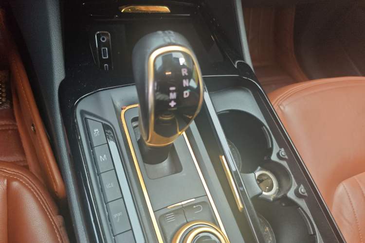 Used Maserati Levante 2016 3.0T Standard Edition Gear Lever