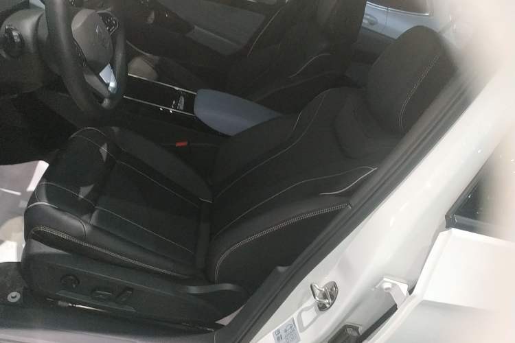 Used Volkswagen ID.4 X 2025 Smart Version Pure & Intelligent Enjoyment Edition Left Front Seat