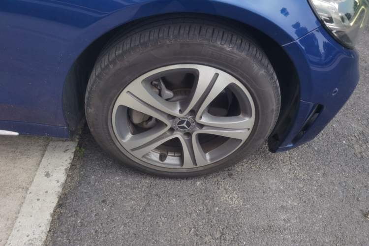 Used Mercedes-Benz C-Class 2019 Restyled C 260 L Sport Edition Right Front Wheel Hub