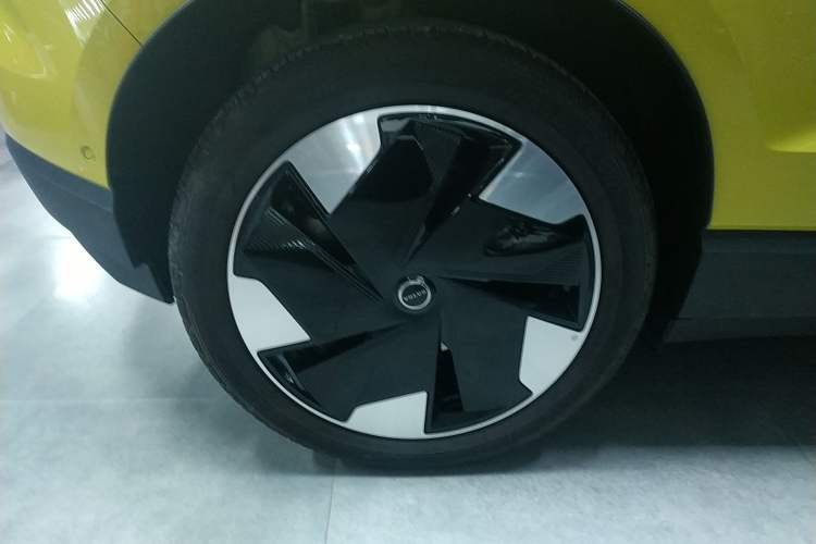 Used Volvo EX30 2025 Rear-Drive Long-Range Version Ultra
