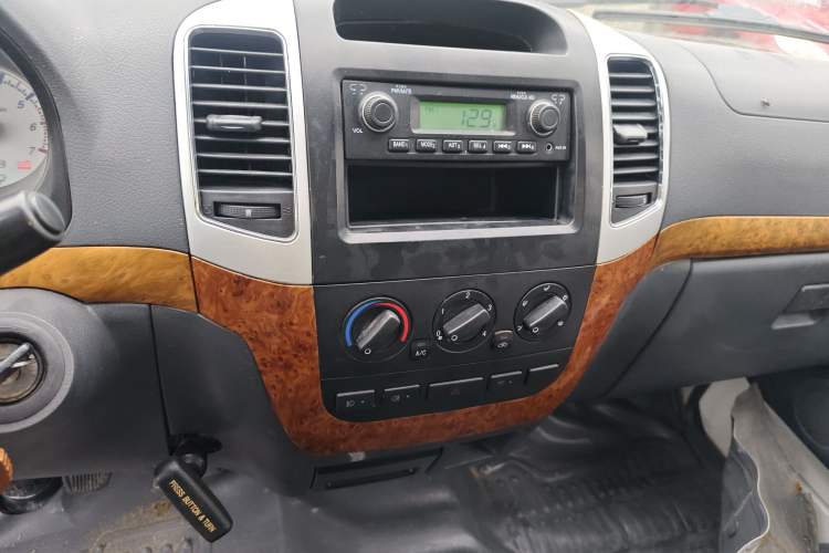 Used Golden Dragon Hiace 2010 2.0L Standard-Wheelbase Premium Version V19
