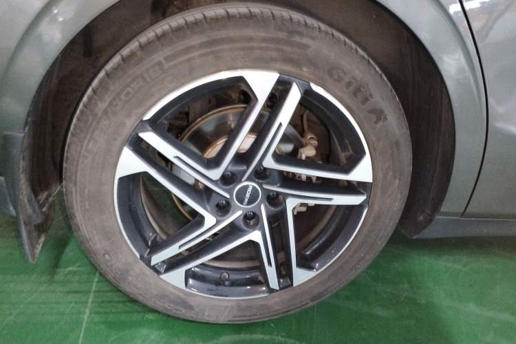 Used Roewe D7 2023 DMH 125km Superior Edition
