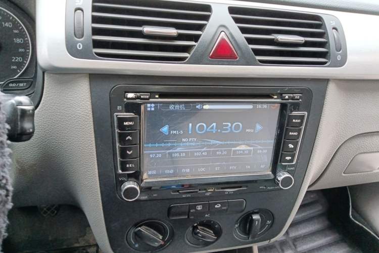 Used Volkswagen Bora 2012 1.6L Manual Fashion Edition Audio And AC Panel