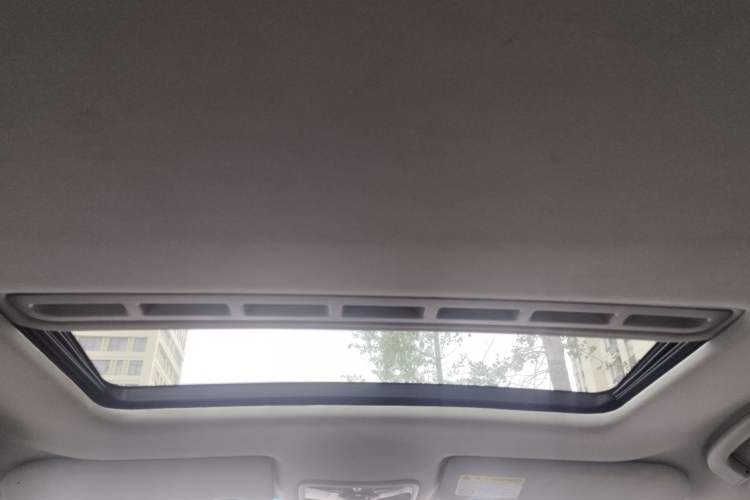 Used Roewe 350 2015 1.5L Manual Luxury Sunroof Edition
