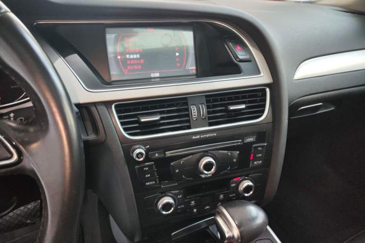 Used Audi A4L 2016 35 TFSI Collector's Edition Automatic Standard Model Audio And AC Panel