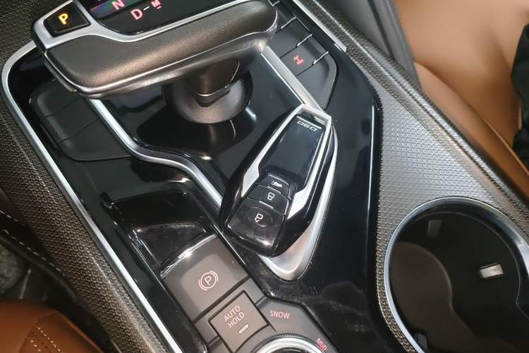 Used SAIC MAXUS D90 Pro 2020 2.0T Gasoline 4x4 Luxury Edition 6 Seats