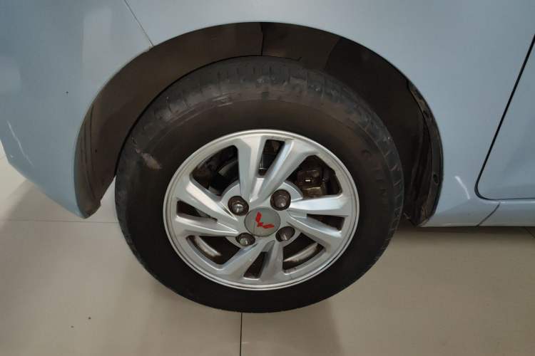 Used Wuling Hongguang MINIEV 2022 Zizai Version Lithium Iron Phosphate Left Front Wheel Hub