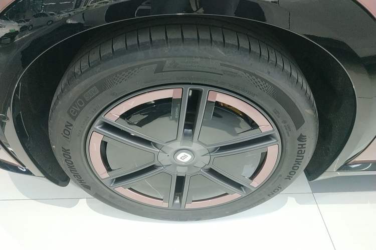 Used Xiaomi Auto YU7 2025 Ultra-Long Range High-Performance All-Wheel-Drive Max Edition Left Front Wheel Hub