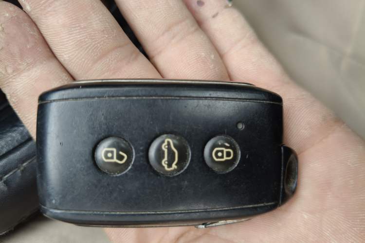 Used Soueast V3 Lingyue 2012 Revised Version 1.5L Manual – Style Edition
