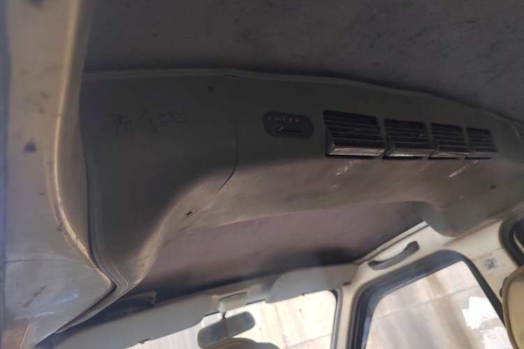 Used Wuling Rongguang 2011 1.2L Base Version
