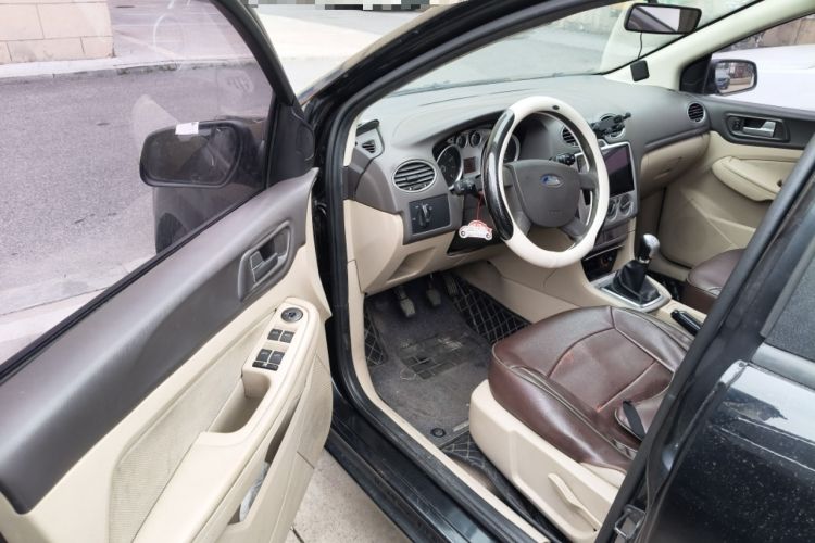 Used Ford Focus 2011 Sedan 1.8L Manual Classic Model
