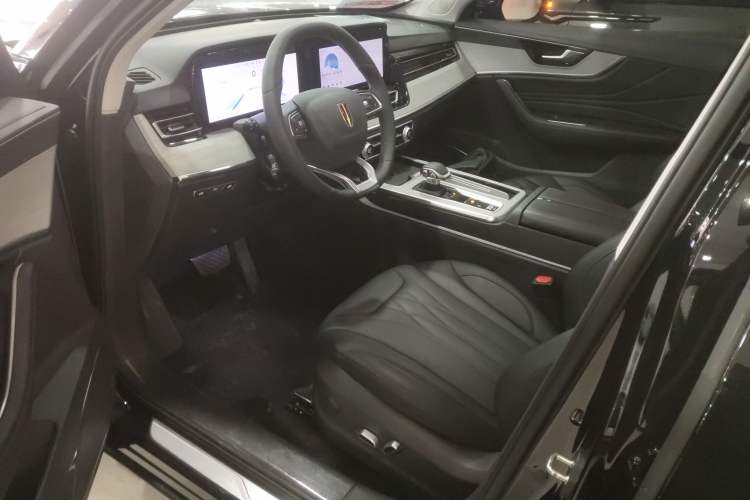Used Hongqi HS5 2025 2.0T Two-Wheel Drive 600 000-Vehicle Commemorative Edition Driver Seat