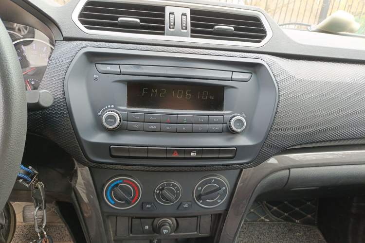 Used Great Wall Wingle 5 2020 2.4L Gasoline Two-Wheel Drive Value Edition Big Double Cab China VI Standard 4K22D4M Audio And AC Panel