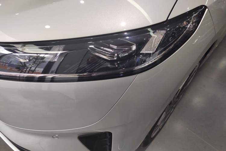 Used Dongfeng eπ eπ008 2024 210Max Range-Extended Version 6 Seats