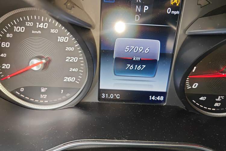 Used Mercedes-Benz GLC 2016 GLC 300 4MATIC Dynamic Model Odometer Close Up