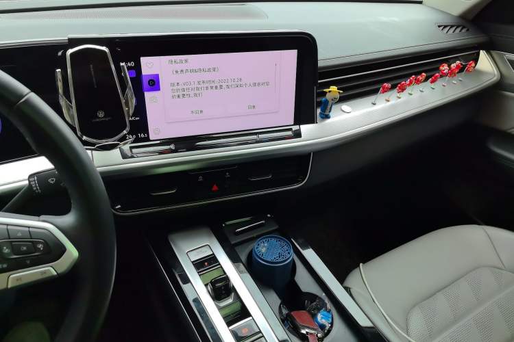 Used Volkswagen Tavendor 2024 330TSI Luxury Touring - All-Inclusive Edition Audio And AC Panel