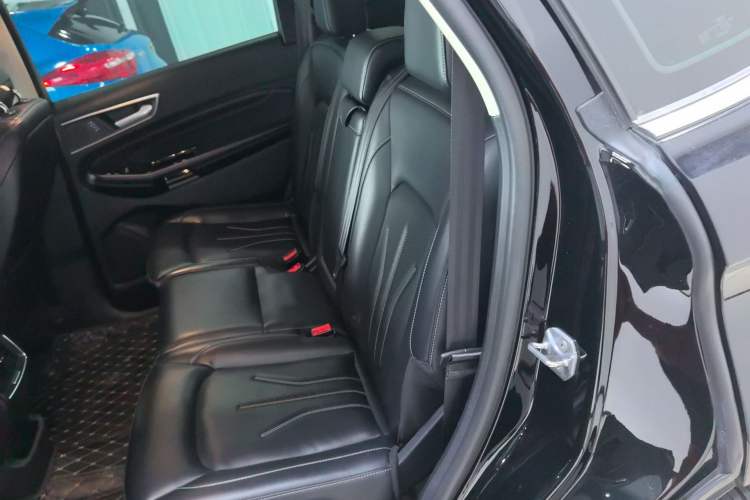 Used Ford Edge 2021 PLUS EcoBoost 245 Two-Wheel-Drive Platinum Edition 5 Seats
