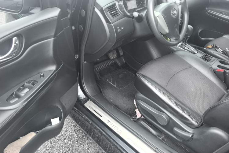 Used Nissan Tiida 2011 1.6L CVT Smart Version