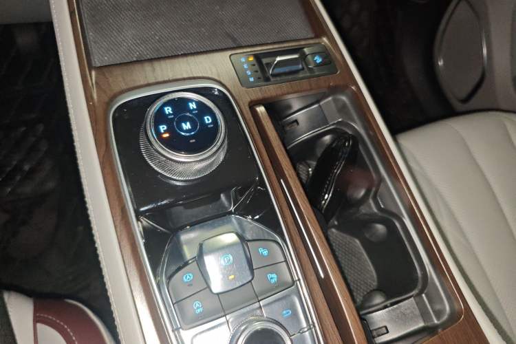 Used Ford Equator 2021 EcoBoost 225 Premier PLUS 6-Seater Gear Lever