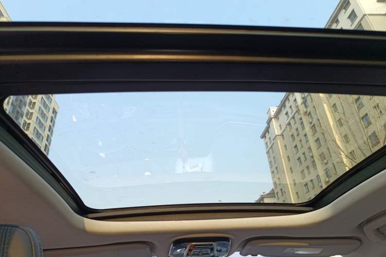 Used SOL QX 2021 300T DCT Prestige Smart Connectivity Version Headliner