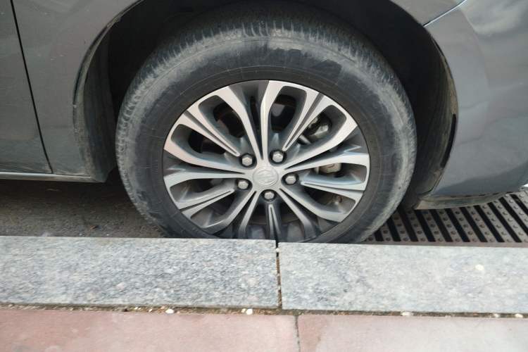 Used Buick GL8 2021 Land Cruiser Executive Class 652T Luxury Model
