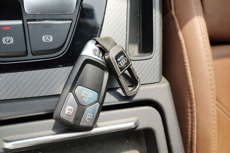 Used Audi Q5L 2022 40T Luxury Dynamic Model Vehicle Key