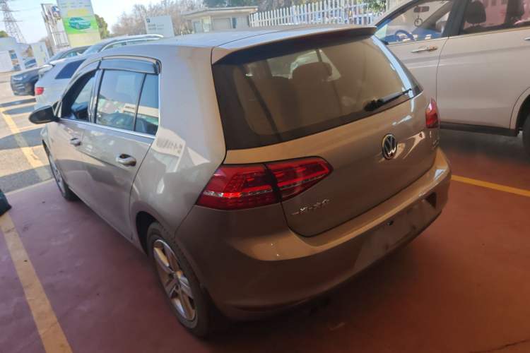 Used Volkswagen Golf 2016 230TSI Automatic Comfort Version
