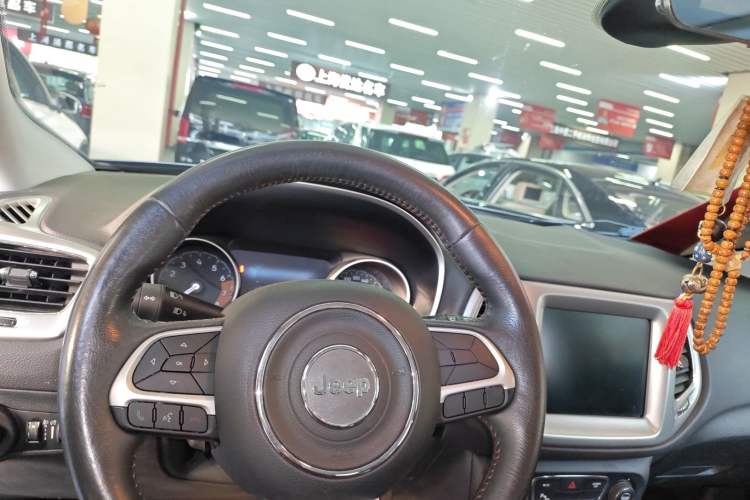 Used Jeep Compass 2017 200T Automatic Family Edition
