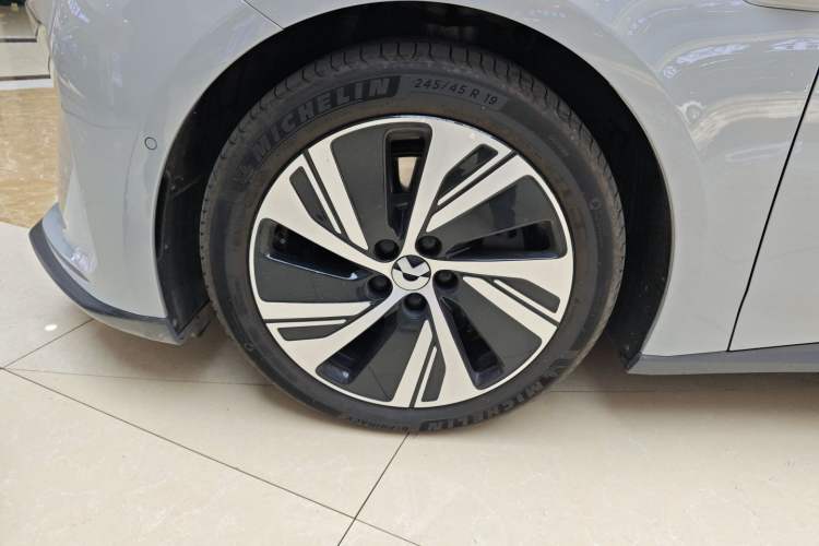 Used Nio ET5 2024 75 kWh Left Front Wheel Hub