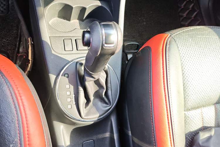 Used Skoda Fabia 2012 1.6L Automatic Cool Black Edition Gear Lever