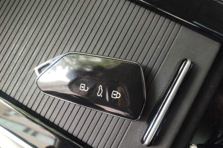 Used Volkswagen Tavendor 2023 380TSI Four-Wheel Drive R-Line Cruise Edition Vehicle Key