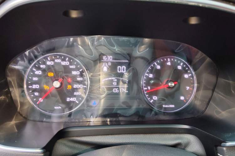 Used Roewe RX5 2016 Revised Version 20T Two-Wheel Drive Manual Transmission Luxury Edition
