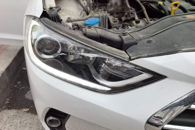 Used Hyundai Elantra (6th Generation / Lingdong) 2016 1.6L Automatic ZhiXuan – Elite Version Right Front Headlight